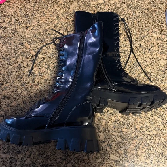 Forever 21 Black Lace-Up Women's High-Knee Boots - Picture 3 of 3